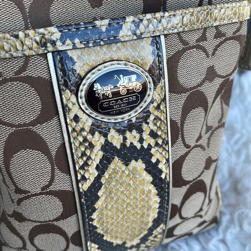 Rare! -Coach Sutton Signature Python Swingpack/Cr… - image 8